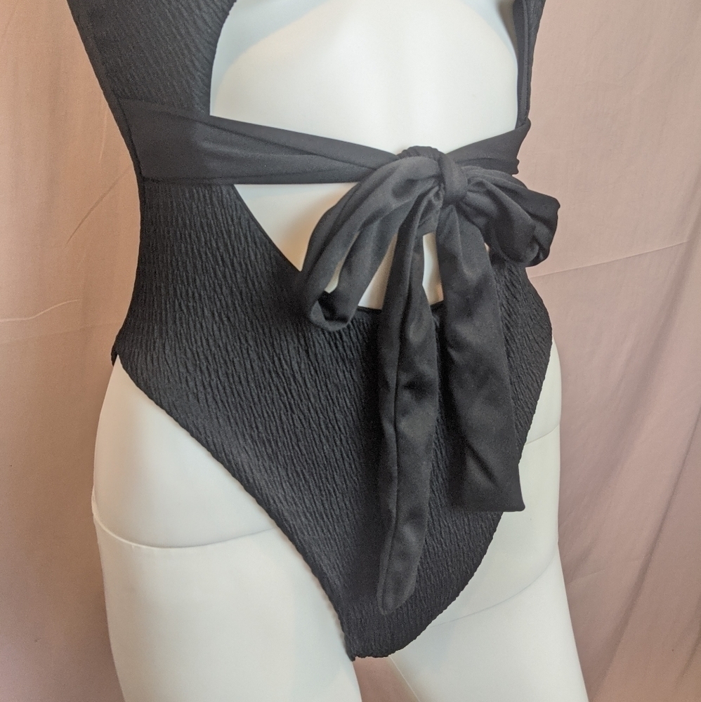 PrettyLittleThing Black Cut Out Belted Monokini Scoop Back Swimsuit Size 4 - Picture 3 of 6